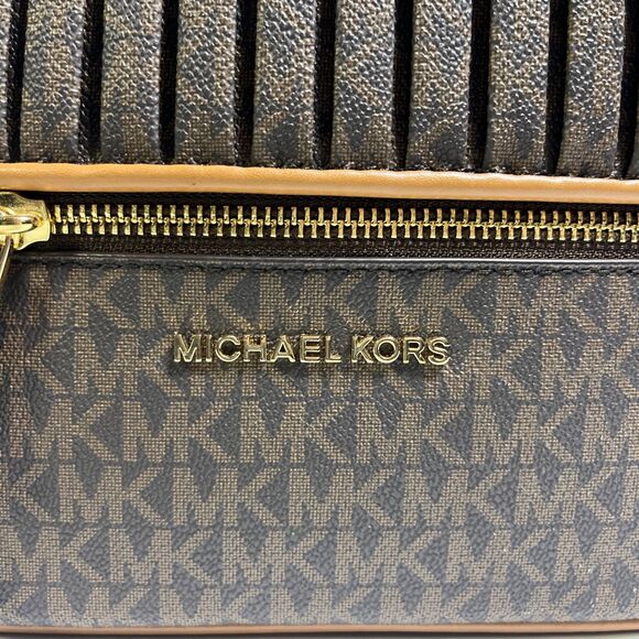 Michael Kors Rhea Medium Pleated Logo Backpack Brown Acorn NWT - Picture 12 of 16